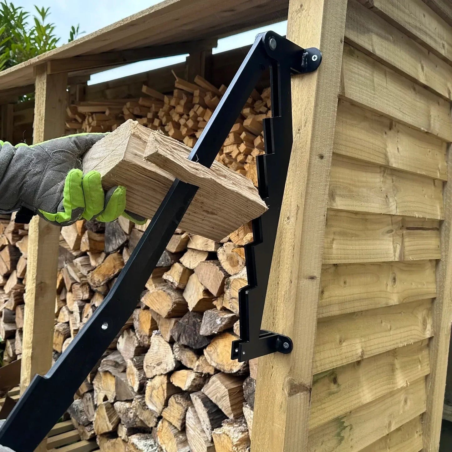 LogMaster™ Wall-Mounted Wood Splitter