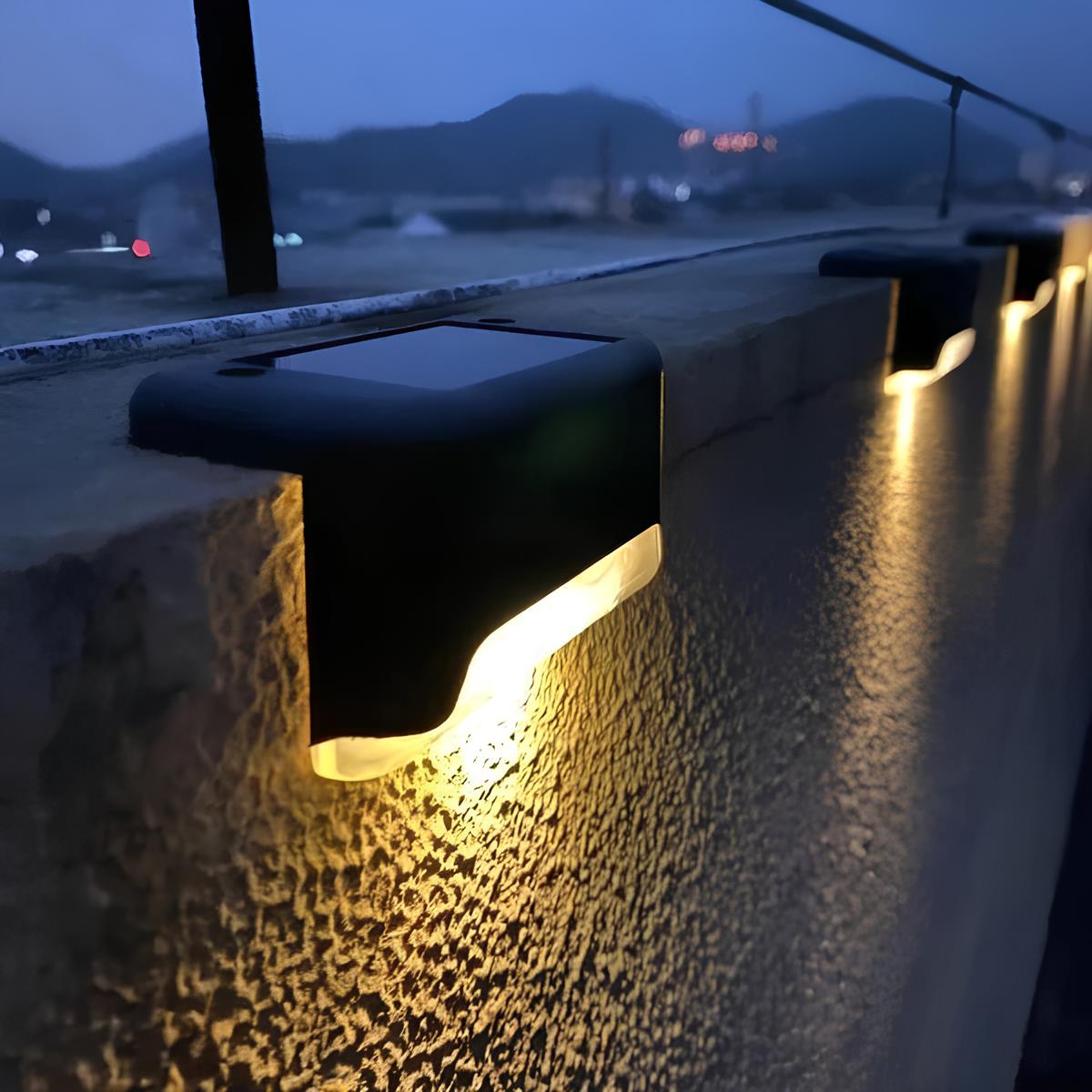 Ultra-strong LED solar lamp for outdoor use